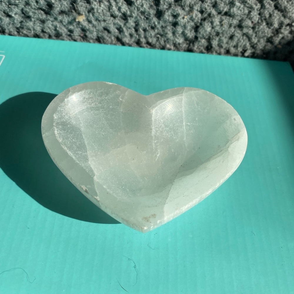 Heart-Shaped Crystal Decor - Picture 4 of 4